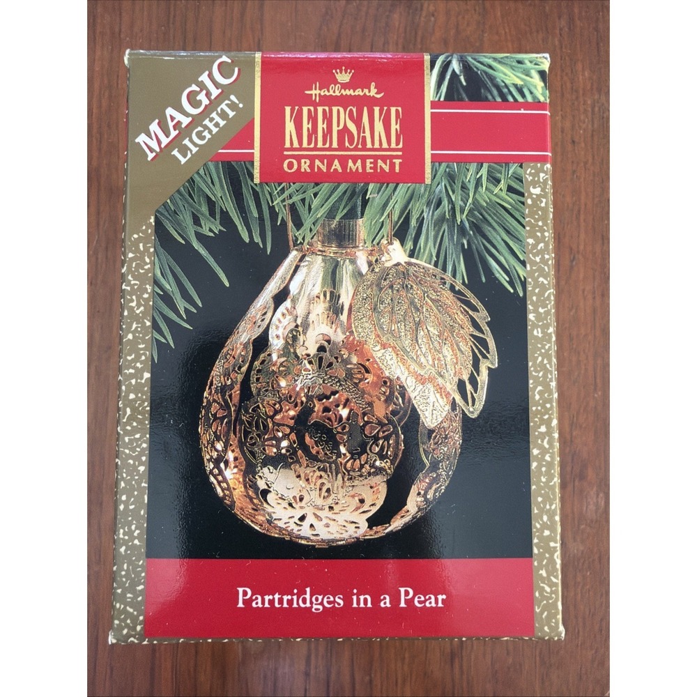 1990 Hallmark Keepsake Magic Lighted Ornament Partridges In A Pear NIB NEW IN BO